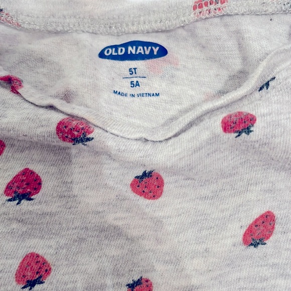 Old Navy Apple Grey T-shirt (5T) - Picture 3 of 4